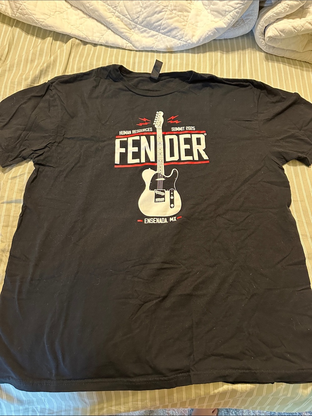 Fender guitars black Tee